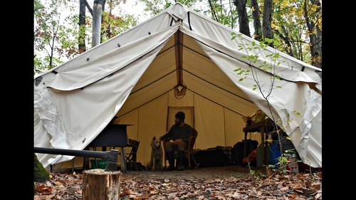 Living-in-a-tent-off-grid