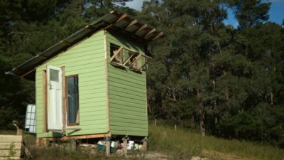 Couple Builds Tiny House With Just $420 And Reclaimed Goods