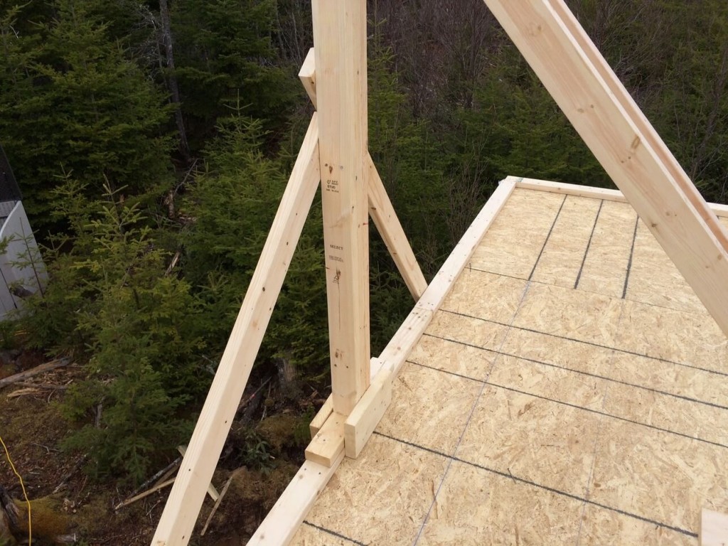 The-Off-Grid-Cabin-Roof-Ridge-Beam-Post-2