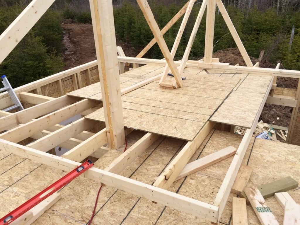 The-Off-Grid-Cabin-Roof-Ridge-Beam-Post-3