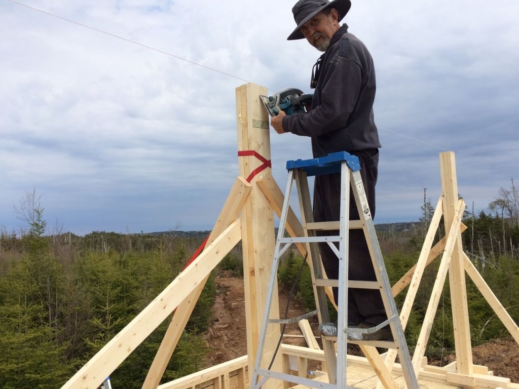 Trimming-The-Off-Grid-Cabin-Roof-Ridge-Beam-Post-1