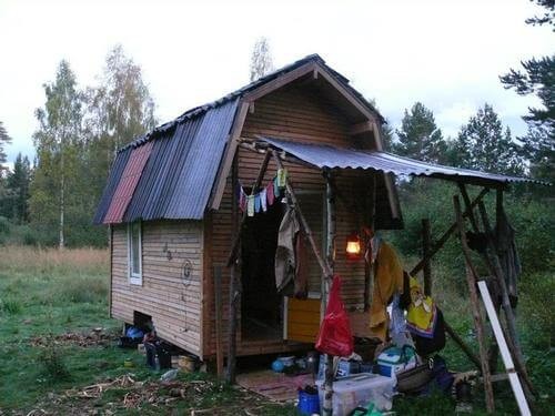 Living Off Grid Is Not Like This